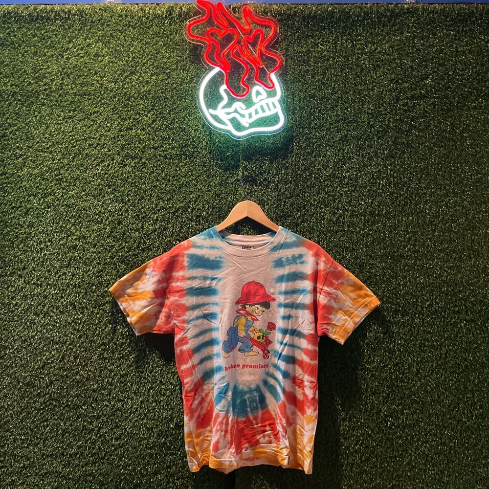 BROKEN PROMISES CO TIE DYE WHEELBARROW TEE
Size Medium-True to Size
8.5/10